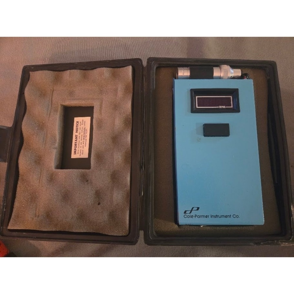 Cole-Parmer Model 8205 Digital Phototach Tachometer with Case Made in USA